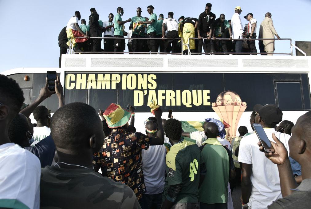 Feriado nacional y una marea humana: Las espectaculares imágenes en Senegal tras ganar la Copa de África