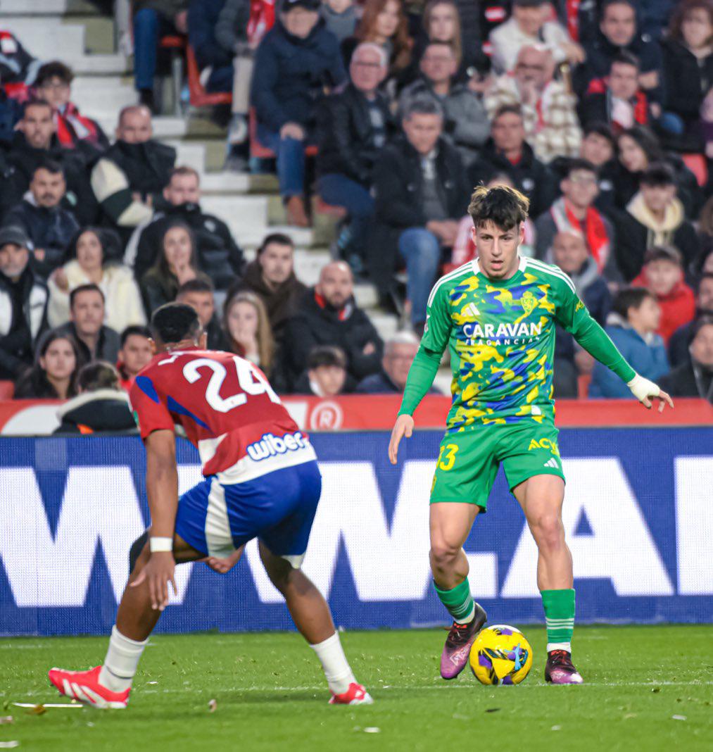 Zaragoza evitó la derrota de manera agónica en su visita al Granada.