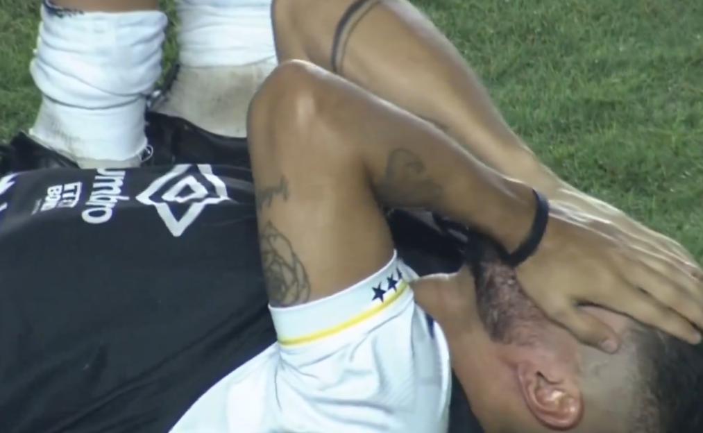 Drama en Brasil: Santos descendió y sus aficionados incendiaron las calles de la ciudad y el carro de un jugador