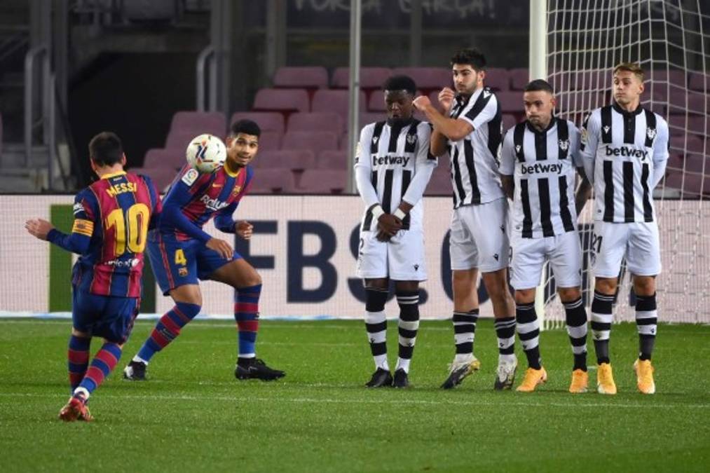 Lionel Messi le da un respiro al Barcelona con triunfo ante Levante en LaLiga