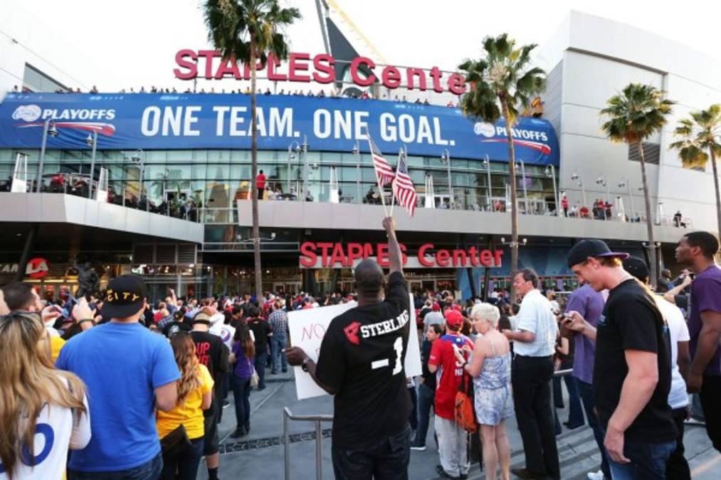 Jugadores de la NBA quieren que Sterling venda a los Clippers