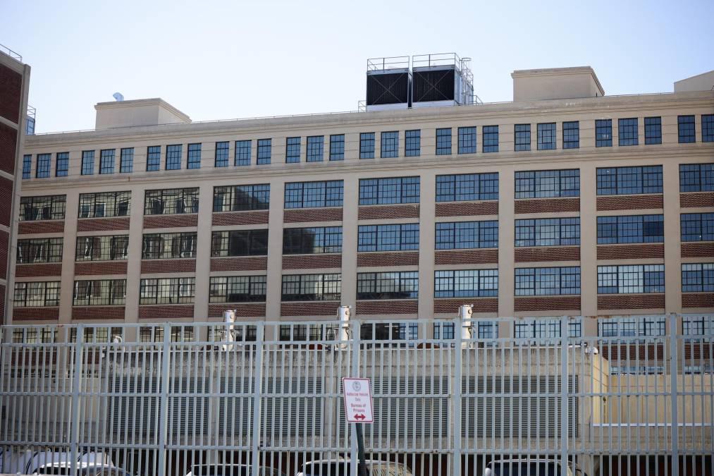 Juicio de Juan Orlando Hernández: El cuartito donde guarda prisión y cómo vistió en sus primeras audiencias el ex presidente de Honduras