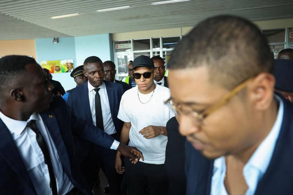 La respuesta de Mbappé sobre su futuro desde Camerún; causó locura en su primera vez que visitó la tierra de su padre