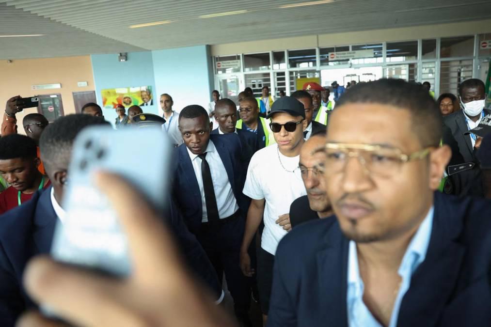 La respuesta de Mbappé sobre su futuro desde Camerún; causó locura en su primera vez que visitó la tierra de su padre