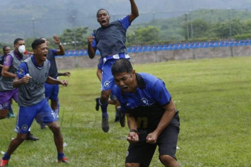 ¿Cómo está conformado el cuerpo técnico de Victoria que tiene soñando al club con su regreso a primera?