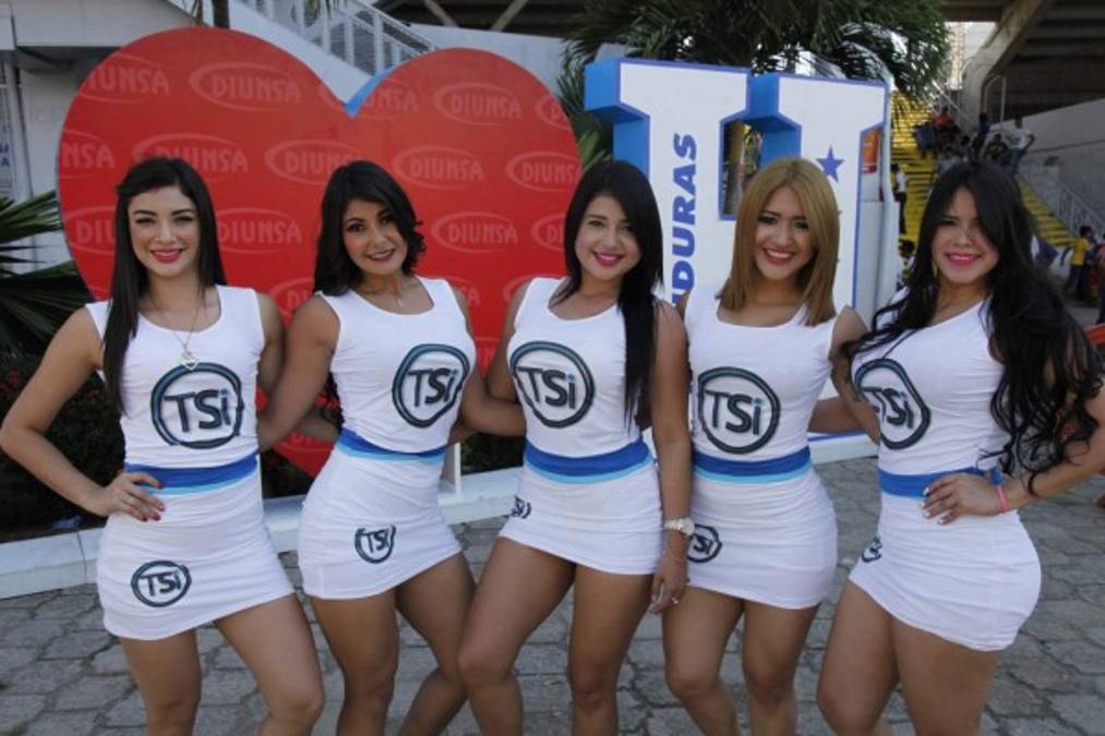 Ellas son las infartantes chicas que engalanaron el Honduras vs Panamá