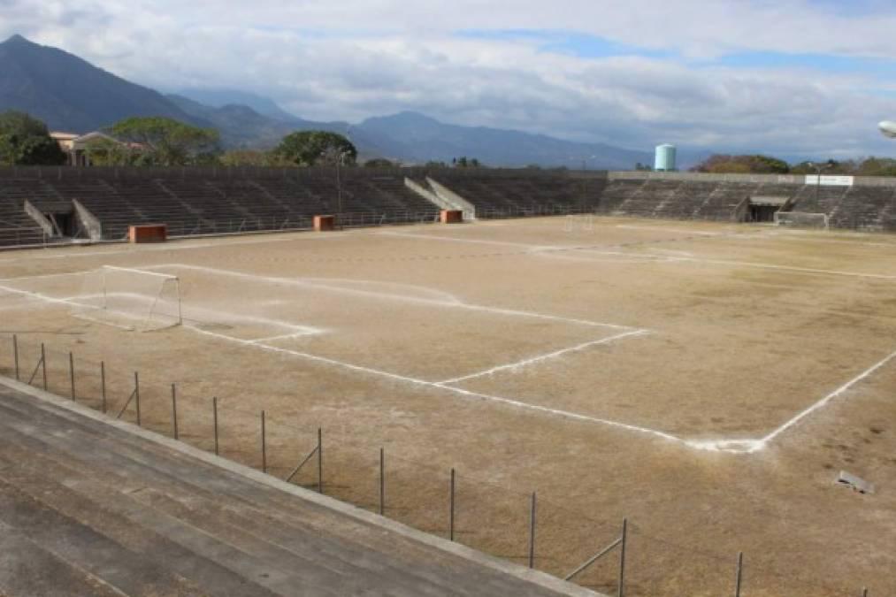 Fue un auténtico potrero, es el tercer estadio con mayor capacidad en Honduras y tendrá su anhelado debut en la primera división