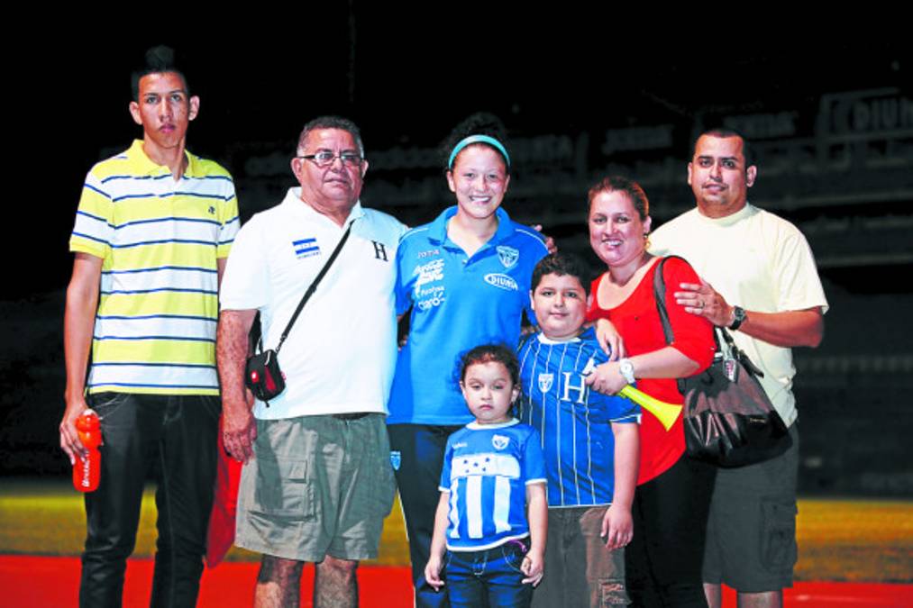 Lauren Hall: 'Me dicen La Gringa y me siento catracha”