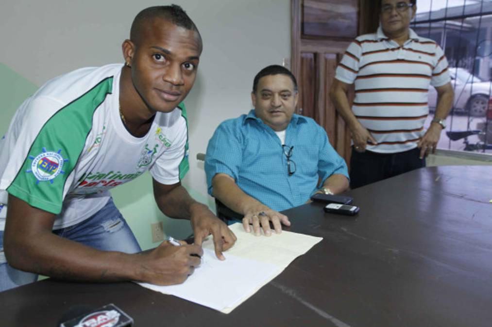 Platense presentó a colombiano John Jairo Castillo