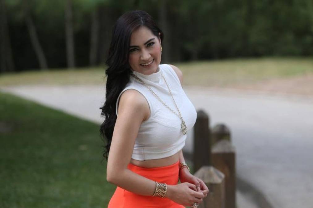 Conoce a Karoline Regalado, la despampanante seguidora del Motagua