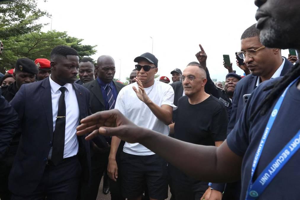 La respuesta de Mbappé sobre su futuro desde Camerún; causó locura en su primera vez que visitó la tierra de su padre