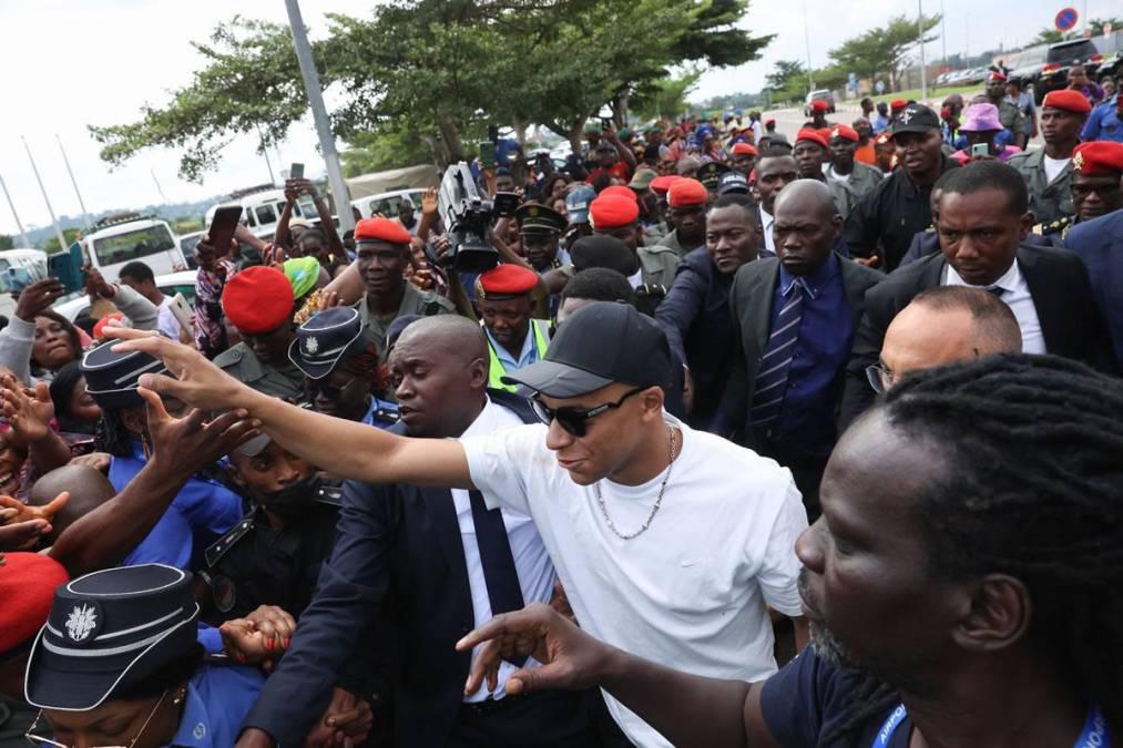 La respuesta de Mbappé sobre su futuro desde Camerún; causó locura en su primera vez que visitó la tierra de su padre