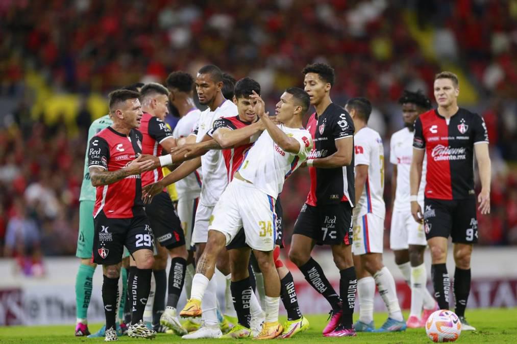 Los gestos de amargura de Troglio, la tristeza de Olimpia y el que festejó a lo Messi en la remontada del Atlas