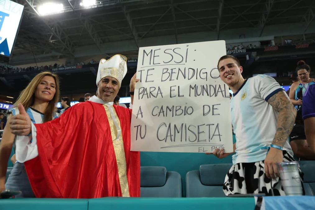 El futbolista de Honduras que intercambió camisa con Messi en el amistoso ante Argentina: se la pidió desde temprano