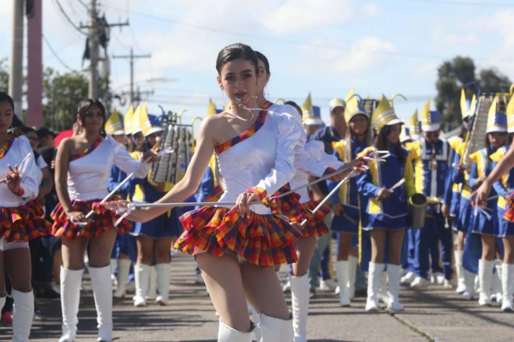 Desfiles patrios de Honduras: Profesoras deslumbraron y las palillonas más bonitas enamoraron