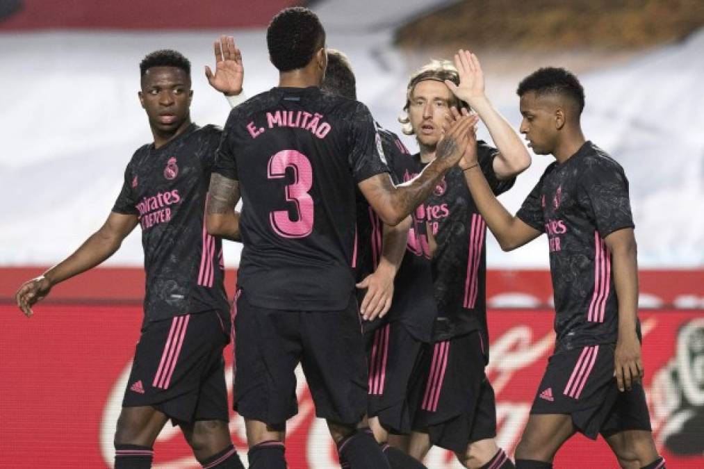 Real Madrid goleó al Granada y sigue vivo con sus aspiraciones al título de la liga española; Hazard dio asistencia