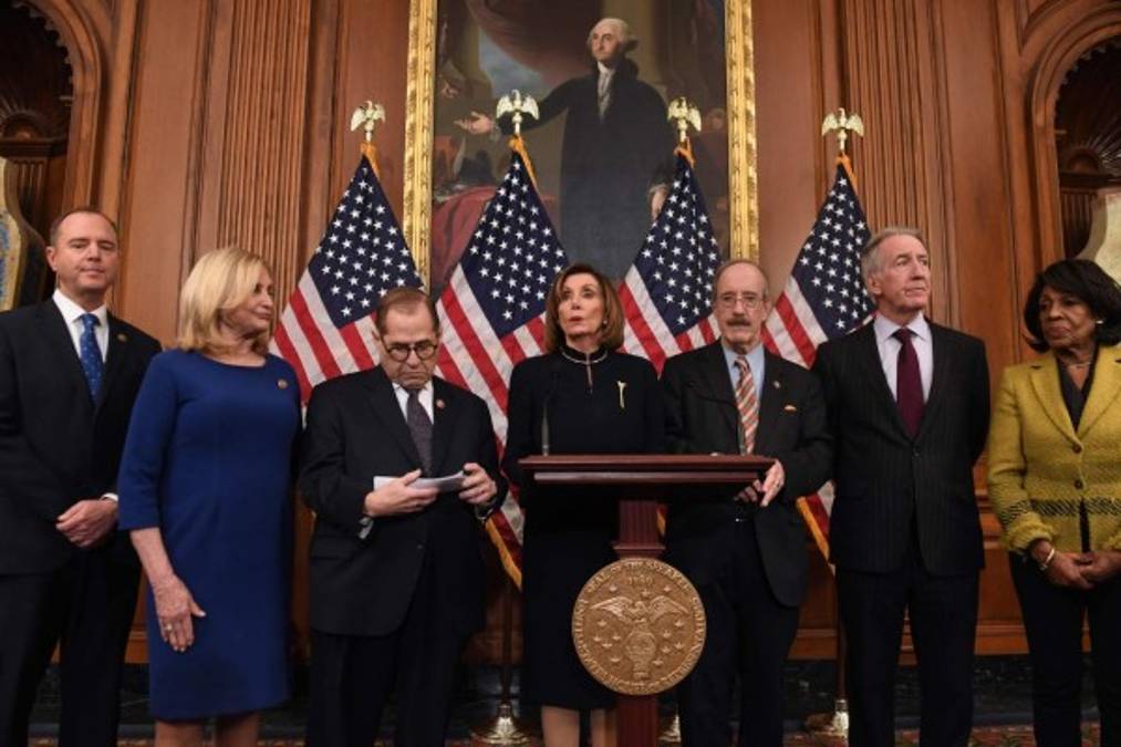 Aprueban juicio político contra Donald Trump por abuso de poder