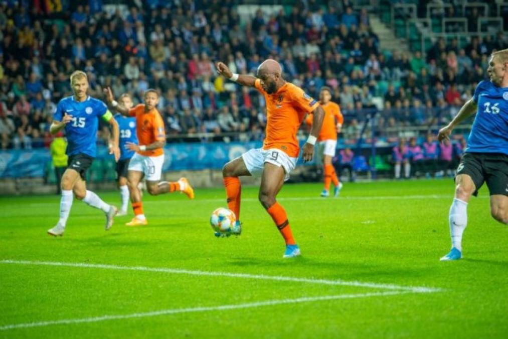 Holanda mantiene sus opciones tras ganar 4-0 en Estonia