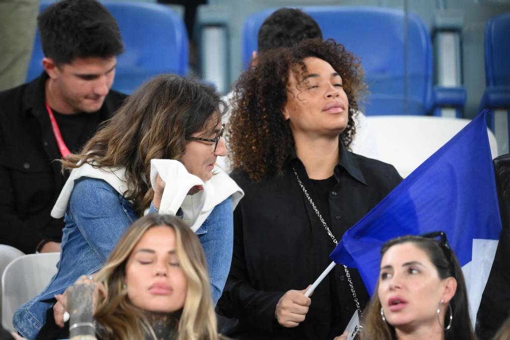 No viste por TV: Otro lesionado en Francia, la impresionante foto de Mbappé y ¿quién era la mujer que se escondía de los fotógrafos?
