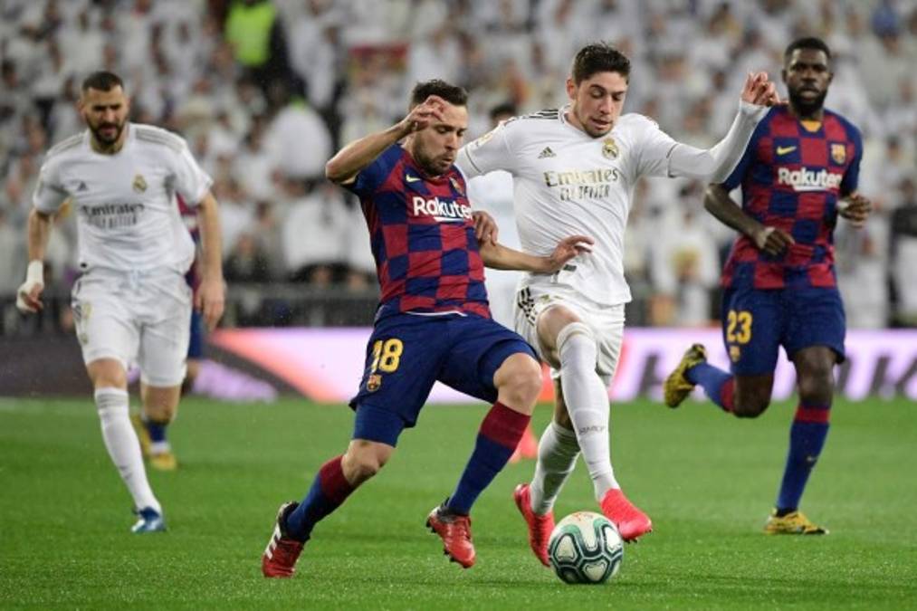 Real Madrid nuevo líder en España tras derrotar al Barcelona en el clásico con goles de Vinicius y Mariano