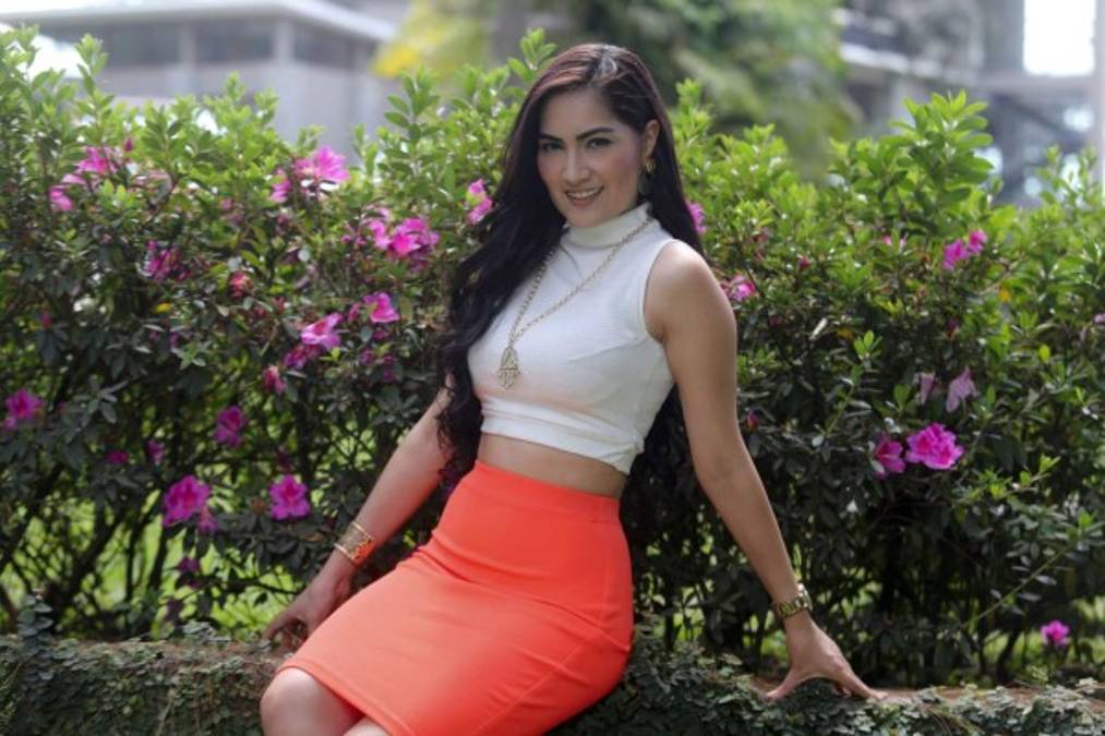 Conoce a Karoline Regalado, la despampanante seguidora del Motagua