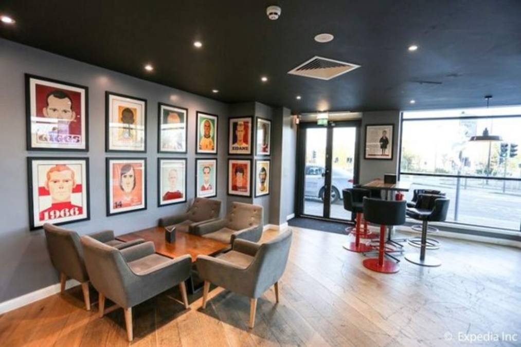 Así es el hotel que ofrecieron exfiguras del Manchester United para luchar contra el coronavirus