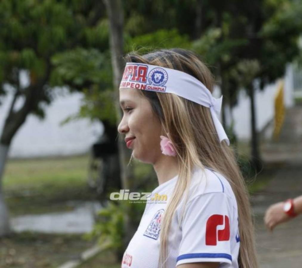 ¡Qué lindo clásico! Cecilia Landa, novia de Deiby Flores, acapara las miradas en el Olímpico