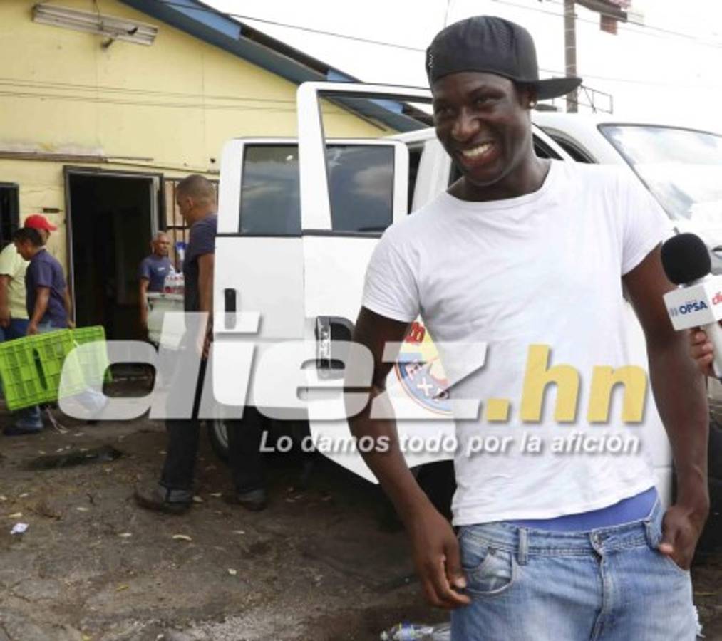 Fotos: Orlindo Ayovi, de futbolista a trabajar en Baleadas Express