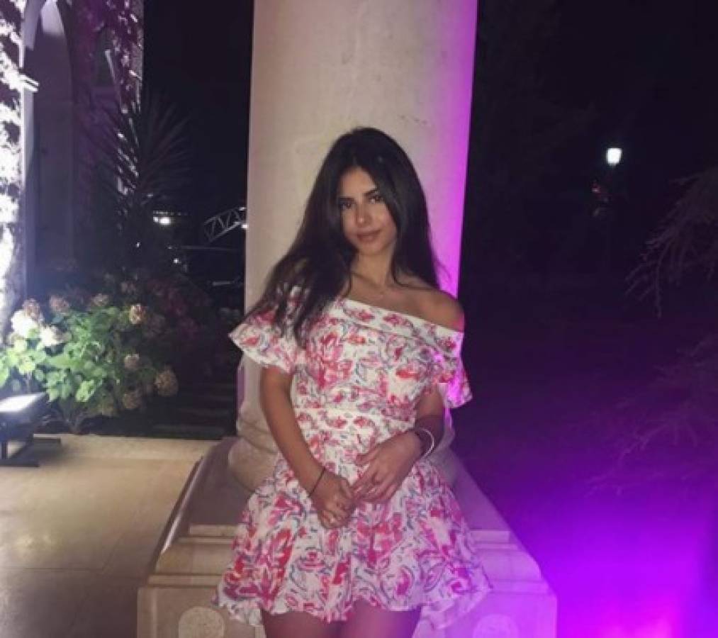 Un copia exacta de Daniella Semaan: La sexy 'hijastra' de Cesc Fábregas