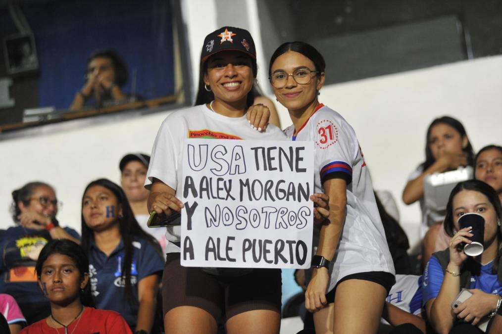 La futbolista que conmovió con sus hijos, jugador del Olimpia presente y belleza en el Honduras - Nicaragua
