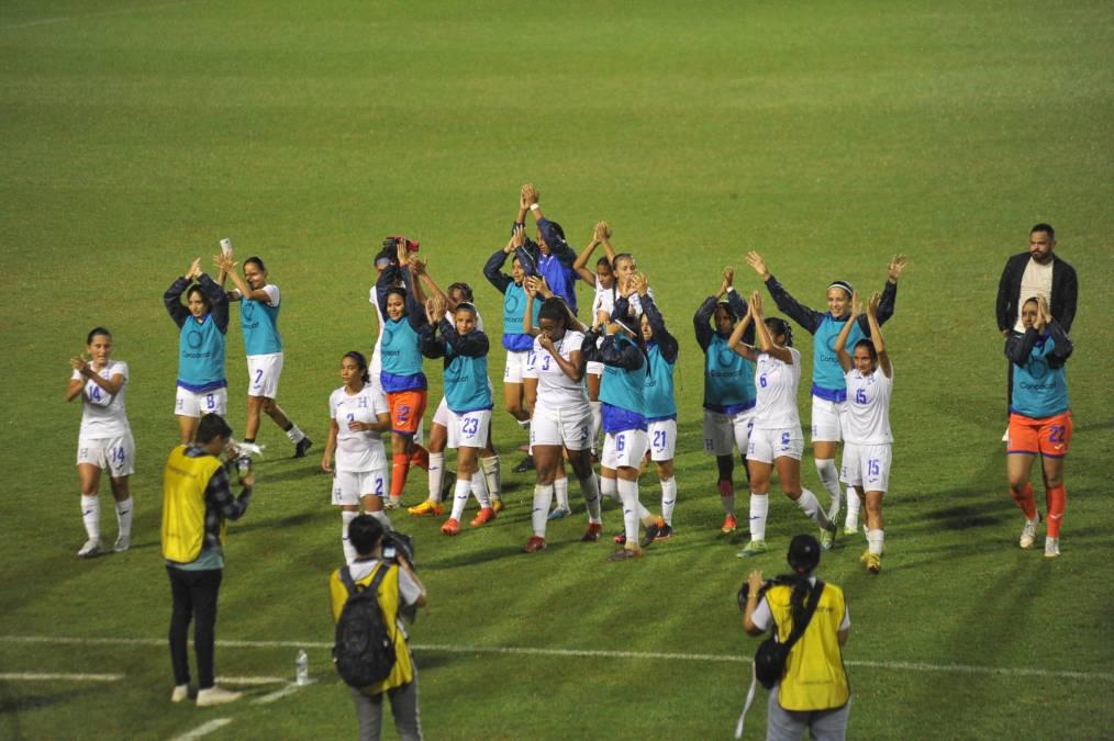 La futbolista que conmovió con sus hijos, jugador del Olimpia presente y belleza en el Honduras - Nicaragua