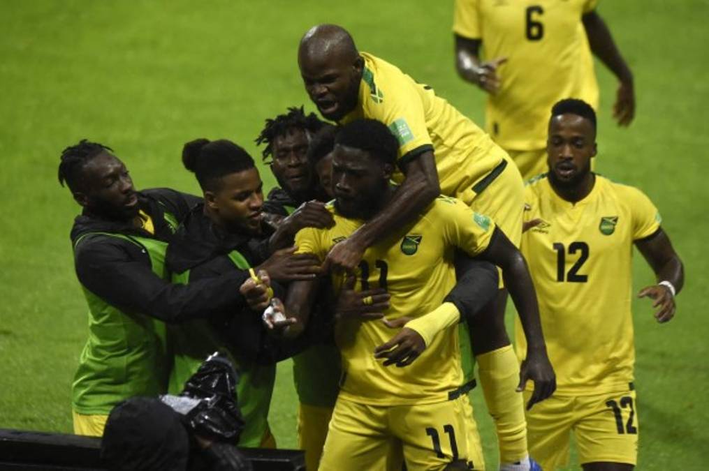 Jamaica asusta a México en el Azteca, que resolvió el partido con gol in extremis de Henry Martin