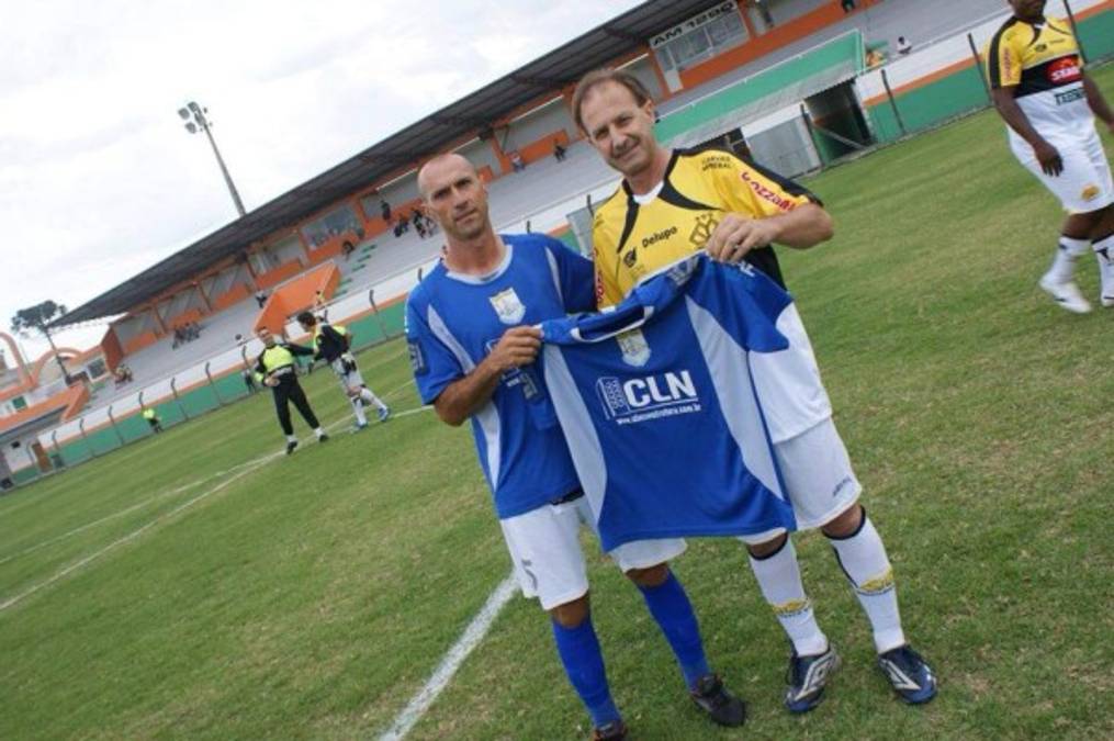 Rodinei Martins, ex de Olimpia, ahora trabaja en una panadería en Brasil