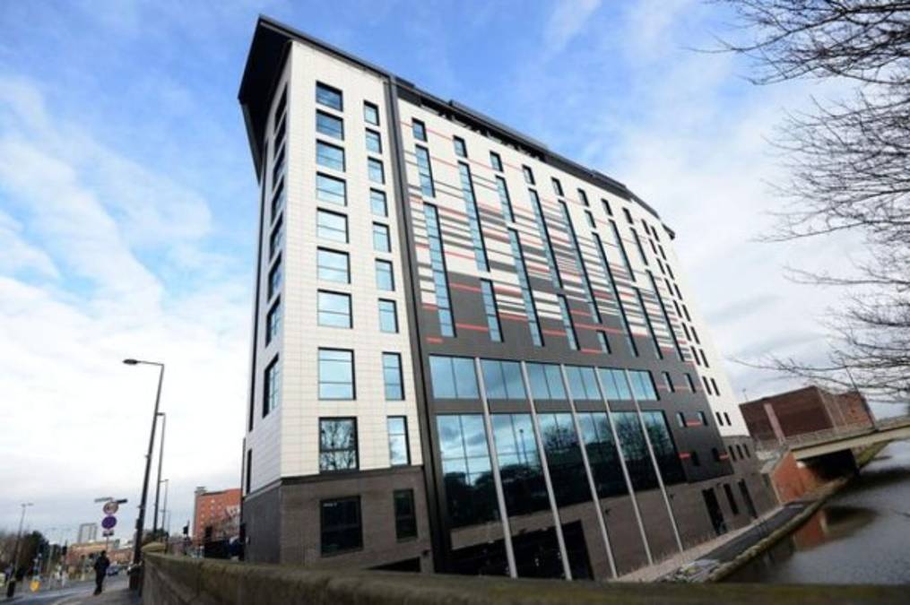 Así es el hotel que ofrecieron exfiguras del Manchester United para luchar contra el coronavirus