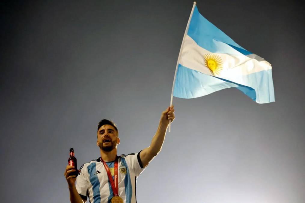 Camellos, alcohol y jeques: La exuberante caravana de la selección de Argentina en las calles de Doha