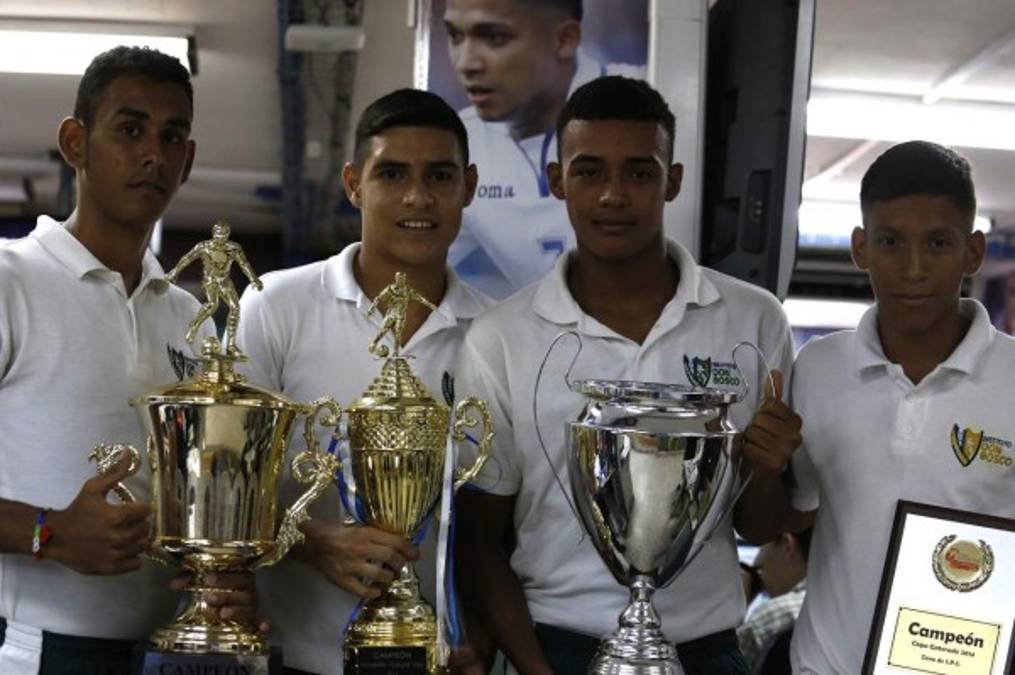 Campeón de Copa Gatorade visita redacción de DIEZ