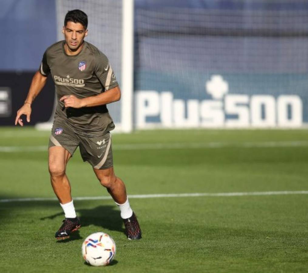 El 'pasillo' y el abrazo de Simeone: Así fue el primer entrenamiento de Luis Suárez con el Atlético