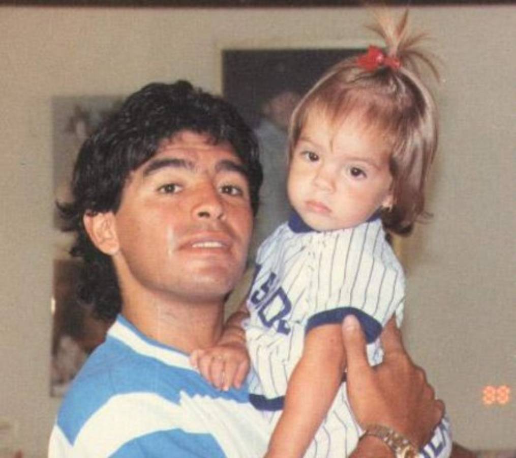 Fotos: Así de especial ha sido Maradona con sus hija Dalma y Gianinna