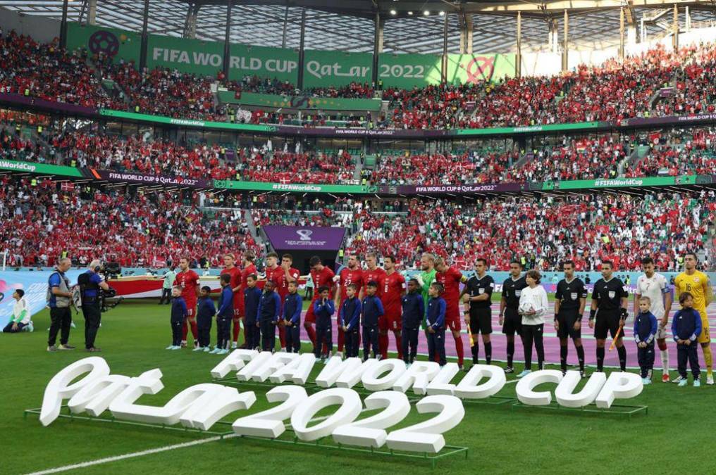 Said Martínez y Walter López debutaron en Qatar 2022 y bellas mujeres robaron miradas, lo que pasó Dinamarca-Túnez