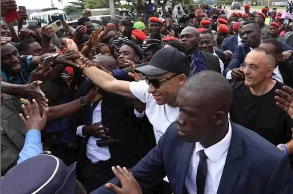 La respuesta de Mbappé sobre su futuro desde Camerún; causó locura en su primera vez que visitó la tierra de su padre