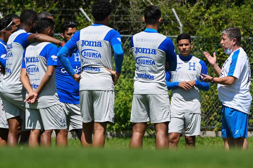 “Bolillo” Gómez retrasa su regreso a Honduras por problemas de conexión entre aeropuertos y arribará hasta el domingo