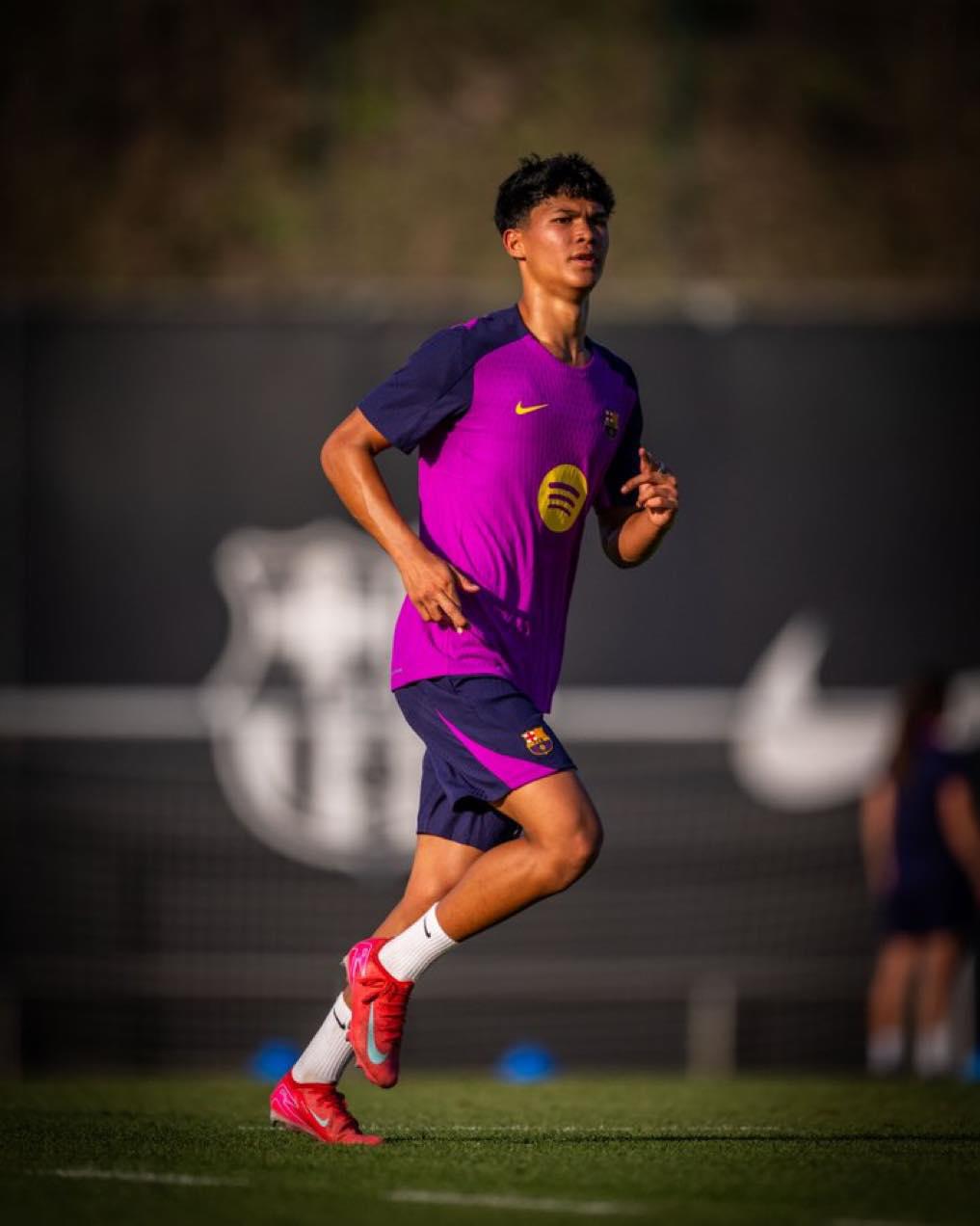 Tiene 17 años, sangre filipina y se hizo famoso tras marcar en su debut con Barcelona: No sabía ni cómo celebrar