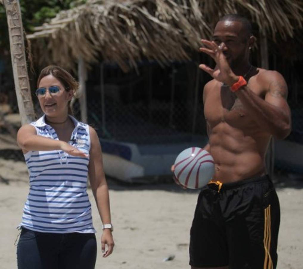 El reto del velocista hondureño Rolando Palacios en la playa
