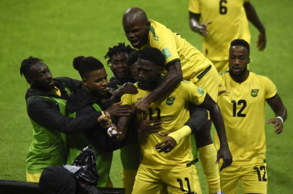 México lo rescató en el último minuto ante Jamaica, Estados Unidos no pudo contra El Salvador y Panamá perdonó a Costa Rica