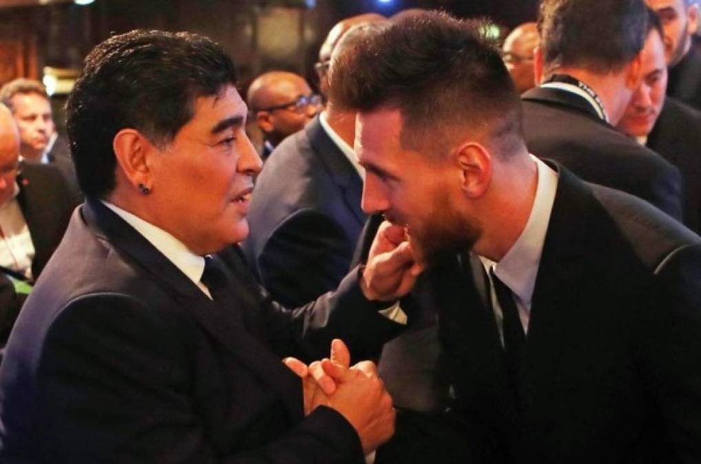 Messi, dolido por la muerte de Maradona: 'Nos deja pero no se va porque el Diego es eterno'