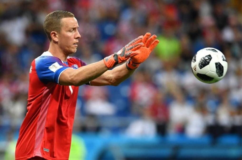 El portero islandés que paró el penalti a Messi ficha por club azerbaiyano