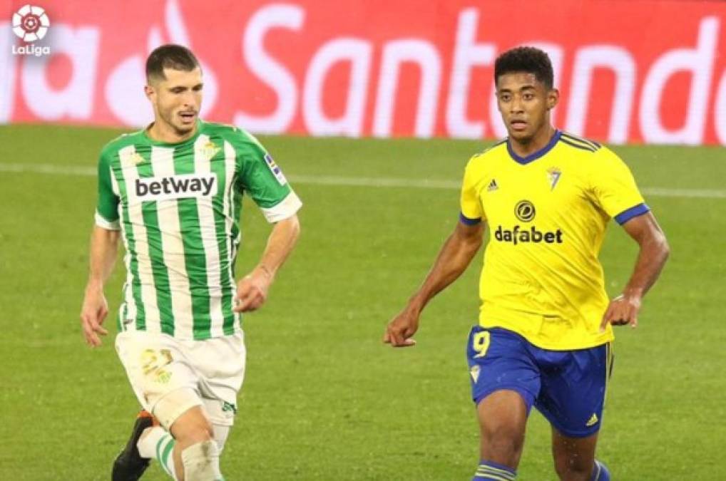 El Cádiz despidió el 2020 con un empate sin goles frente al Valladolid; Choco Lozano jugó de titular