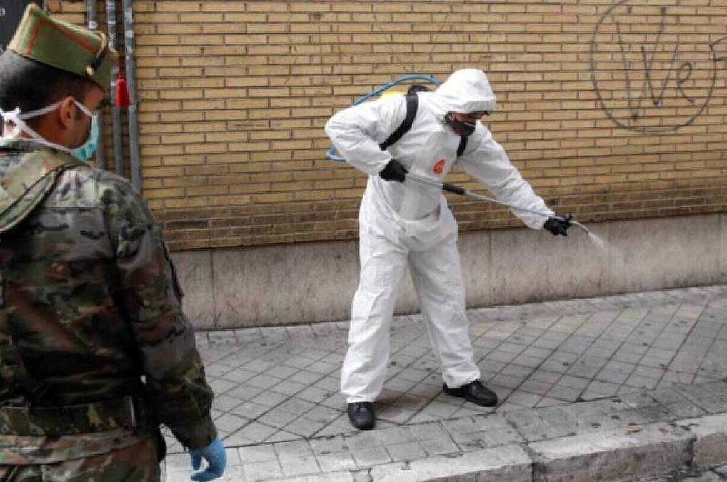 Coronavirus: La advertencia de la OMS sobre rociar desinfectante en las calles