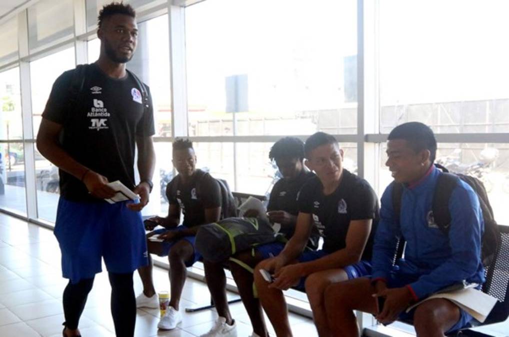 Avión donde viaja Olimpia presenta avería previo a su despegue de Guatemala