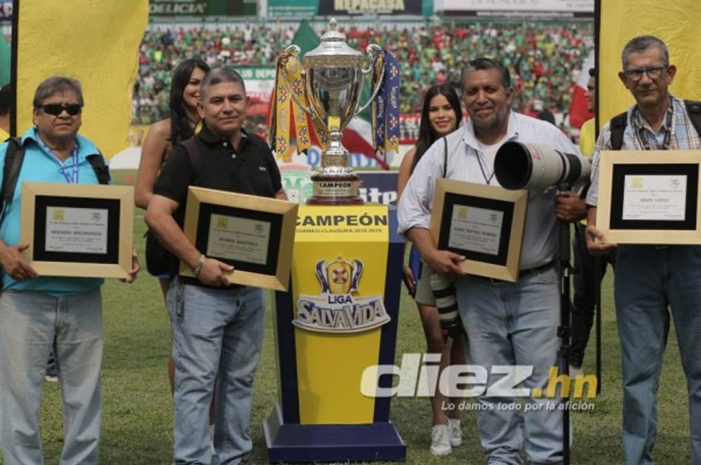 Liga Nacional realiza homenaje a experimentados fotógrafos previo al Marathón-Motagua